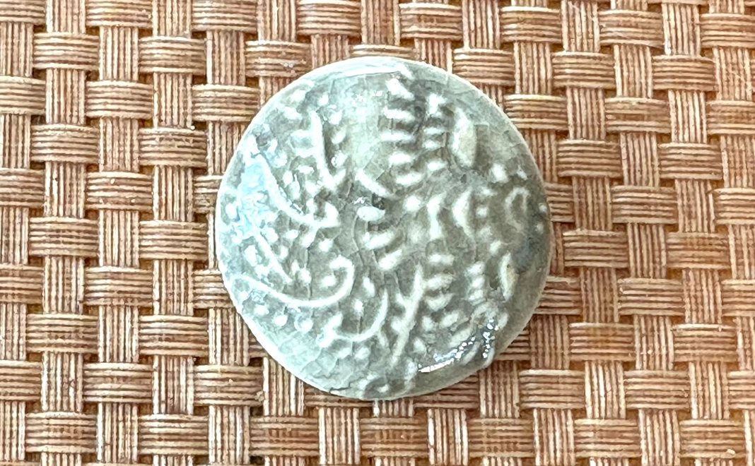 Musuhi 理事制作陶器ピンバッジ