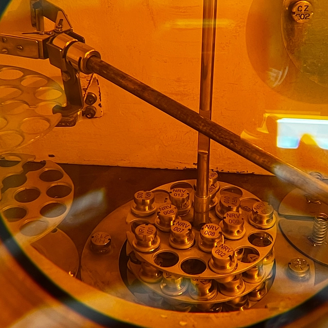 コバルト線源の搬入が行われました