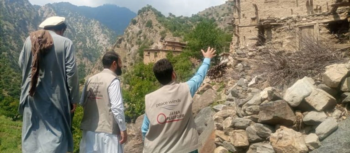 発災から1週間後も続く余震、悪路で物資支援にも難題