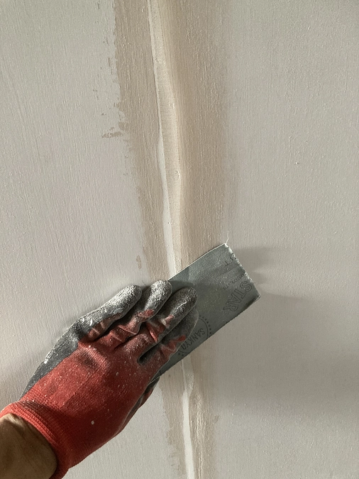 【DIY】壁をフラットにしてるよ！