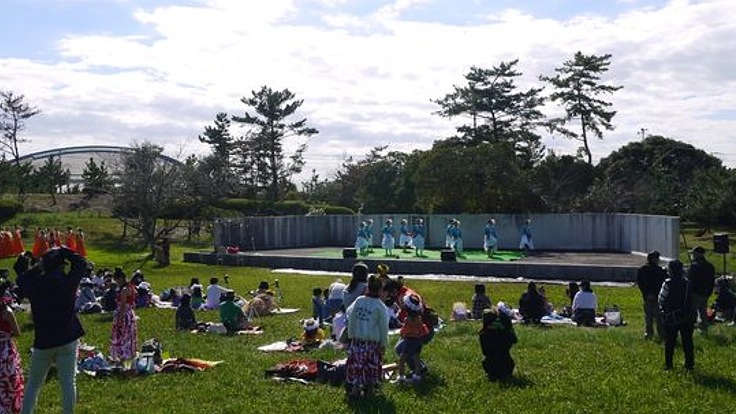 夏の夜、屋外で映画を観よう！！