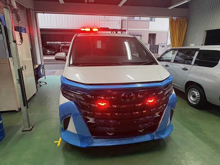 ドクターカーの架装作業が進んでいます！