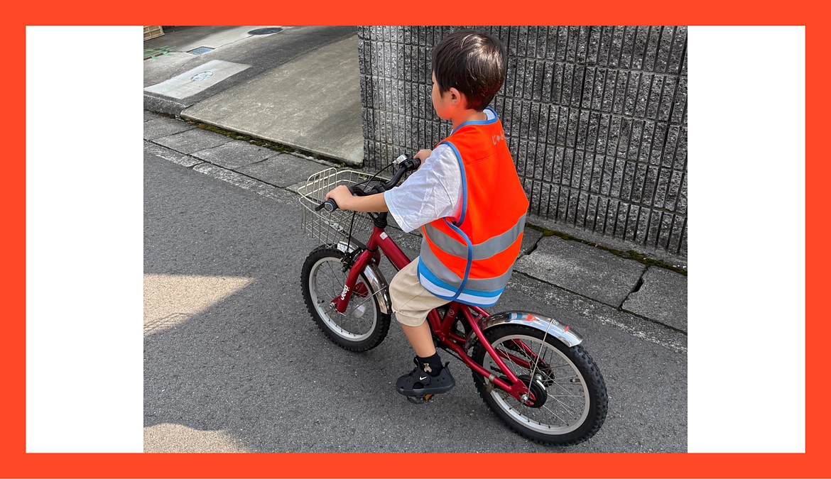 着るのは通学時だけじゃない！『JAFこども安全ベスト』は日常の外出時にも頼れるアイテムです