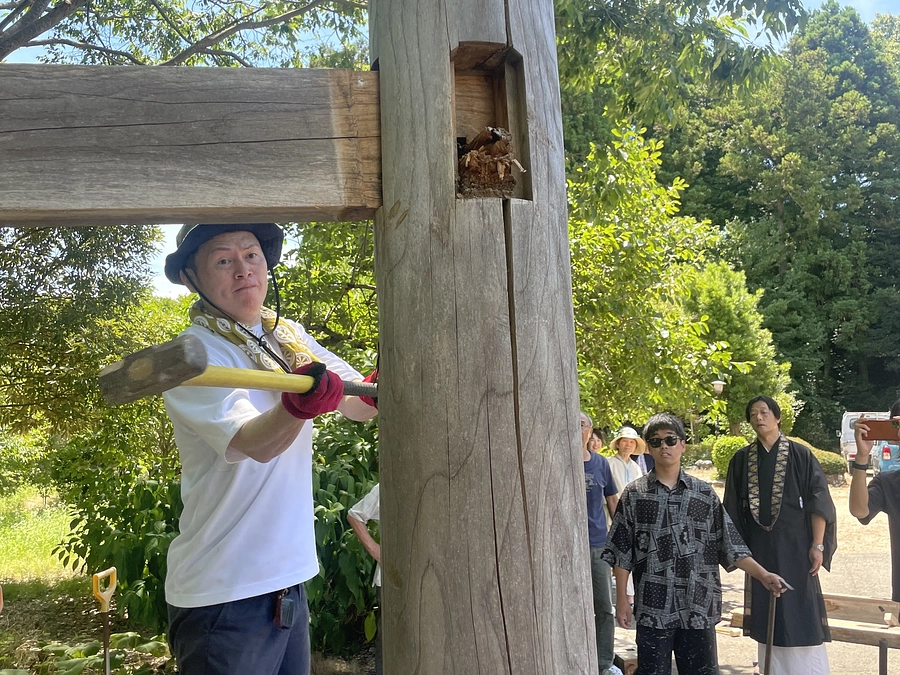 【 得源寺 】倒壊した釣鐘堂の解体作業を行いました。