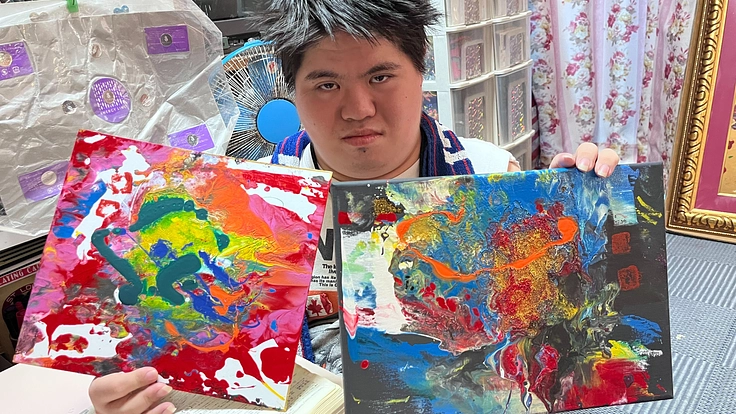 「沖縄のピカソ小波津有希」ダウン症重度画家の人生をマンガ化