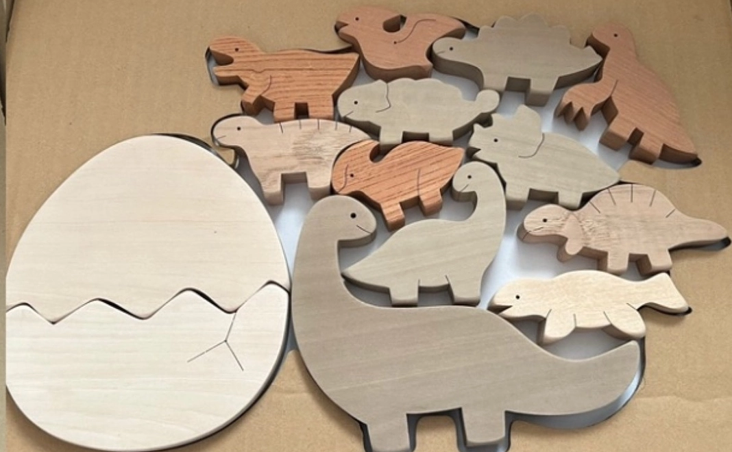 恐竜タワー1セット+児童館の子供たちからの手紙