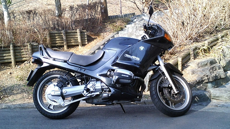 止まった時間を、再び走らせる。BMW R1100RS復活への道