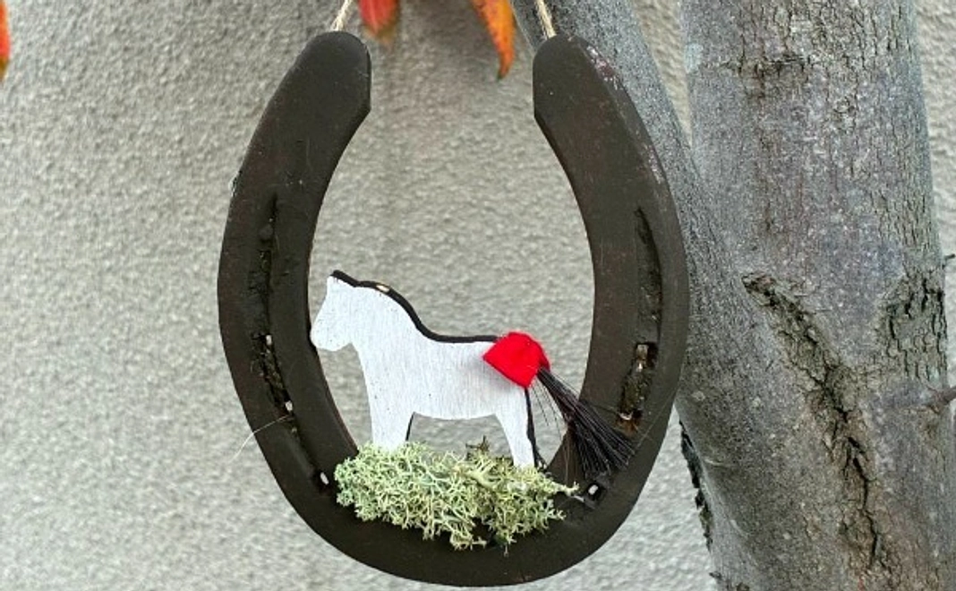 紡っ子の蹄鉄とタテガミを使ったお飾り