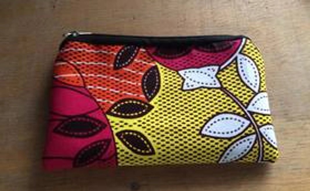 アフリカンファブリックの布小物一点 