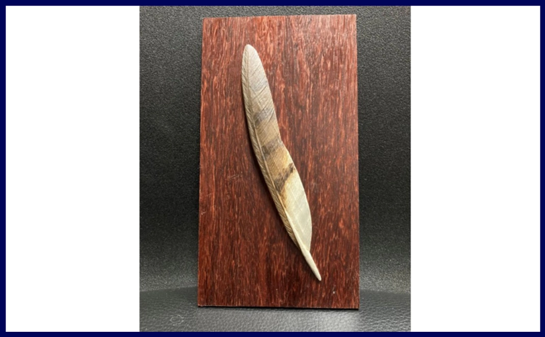 鳥の工房つばさ  ハイタカ初列風切羽 木彫り【特製品】