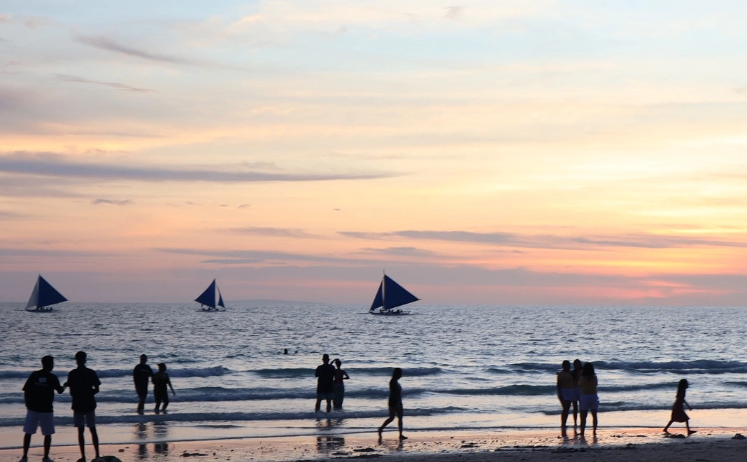 現地からポストカードと活動報告書をお送りします！