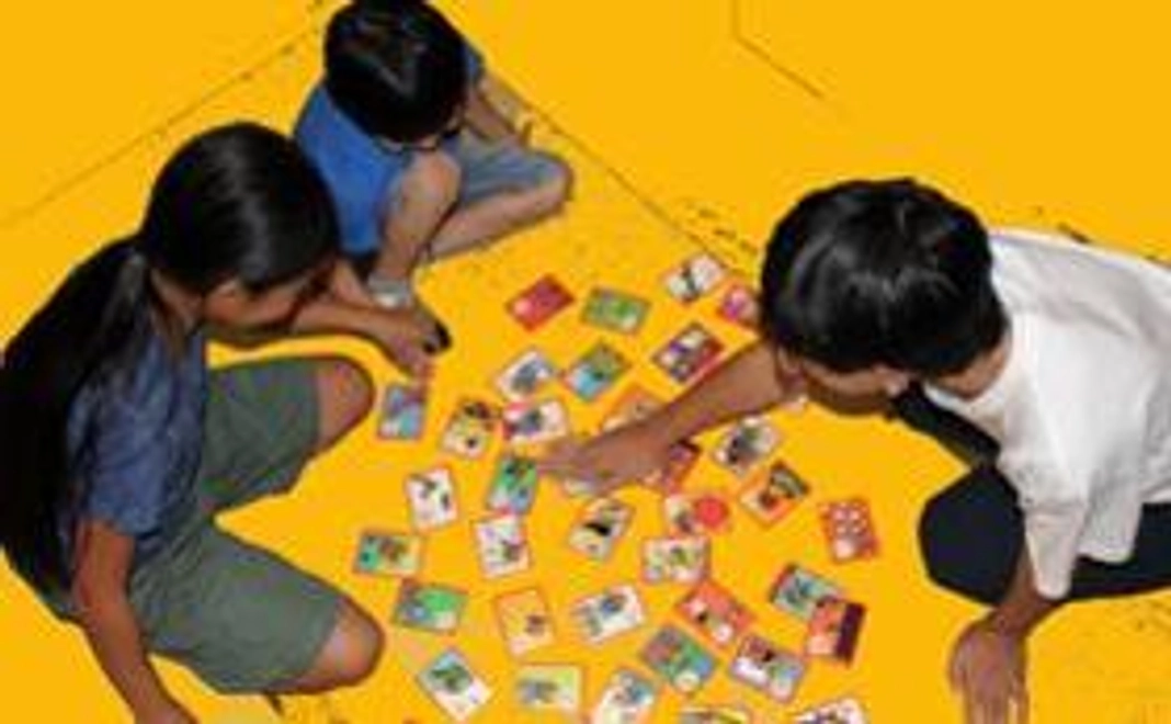 作成するカルタを１セット進呈致します！