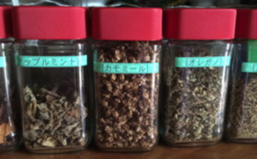 本と無農薬ハーブ