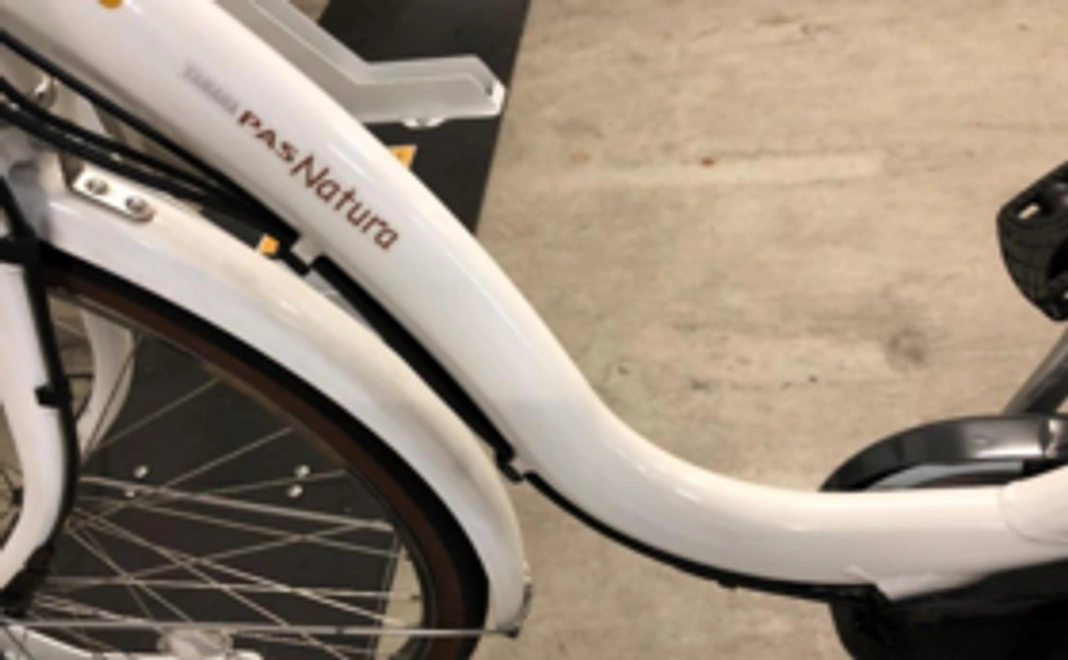 【気軽に応援！】オリジナルステッカーを自転車に添付