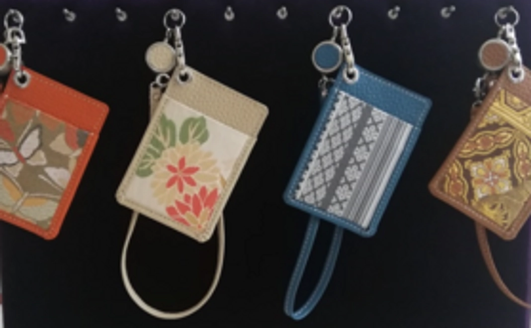 【帯地と国産牛革で作ったgattijaオリジナルパスケース】 日本人のかばん職人が一つ一つ丁寧に縫製しています