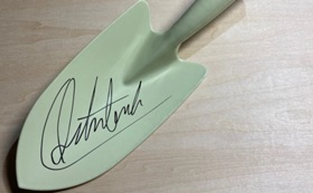 石橋直筆サイン入りスコップ