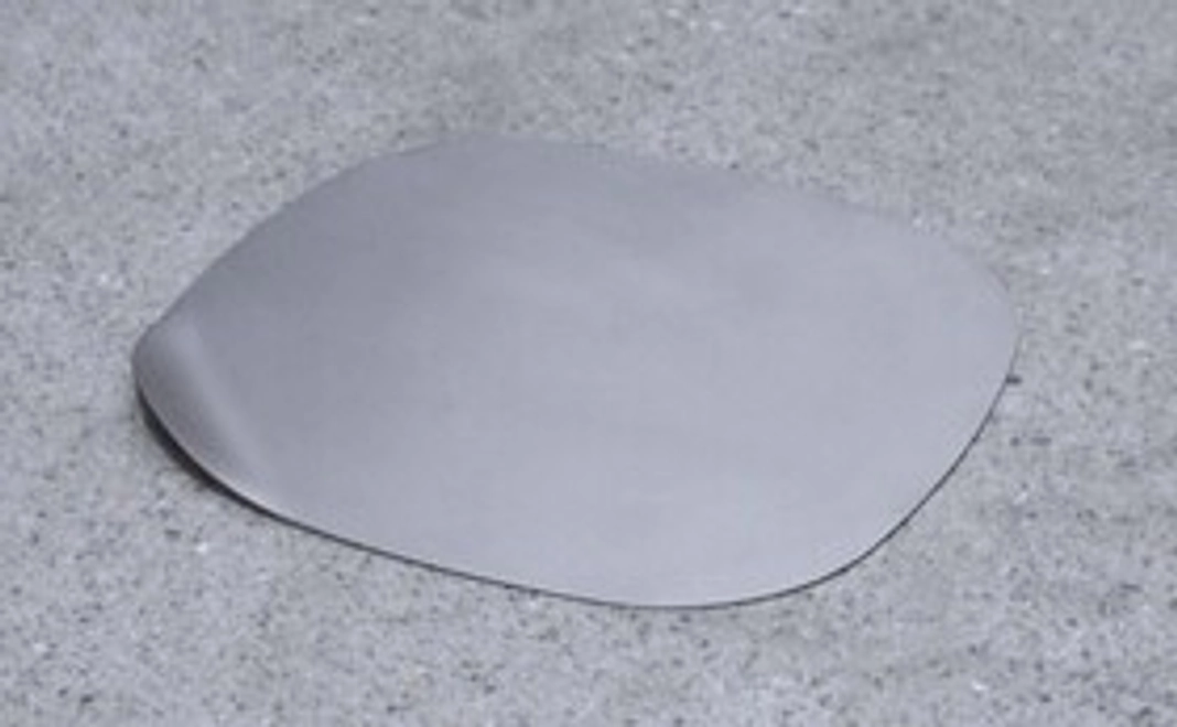 【超早割】チタンまな板『SIKI TITANIUM CUTTING BOARD』