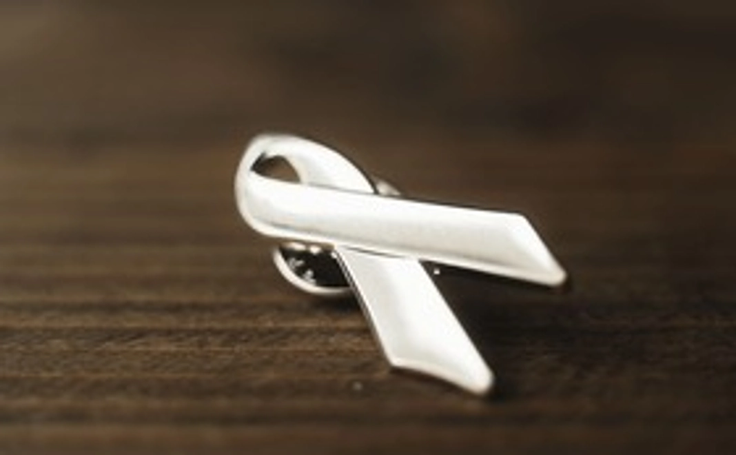 シルバーリボン公式ピンバッジ+お礼メッセージ