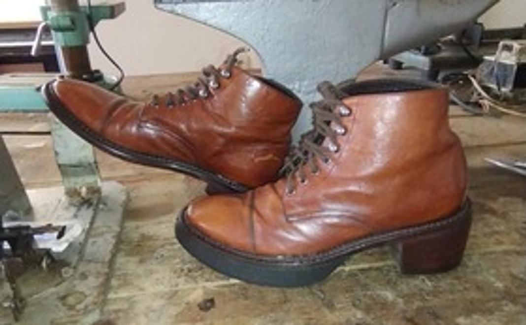 500円靴修理コース（コーヒー一杯の節約で支援）