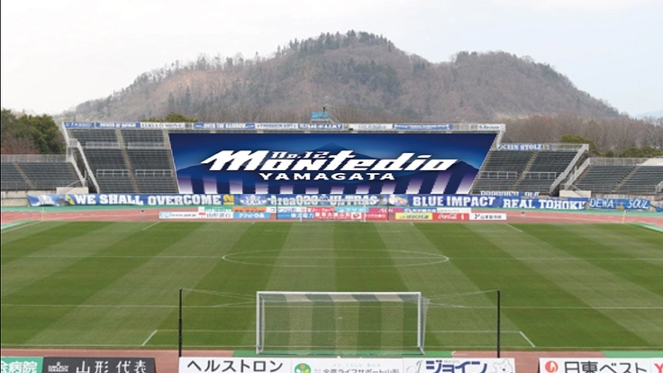 新たなエンブレムと共に|モンテディオ山形ビッグフラッグプロジェクト 3枚目