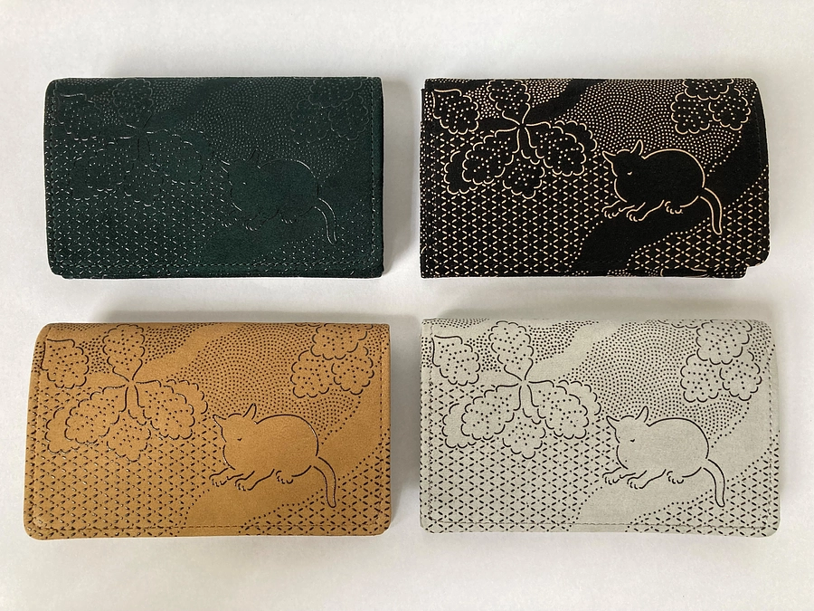 「黒き猫」デザイン印伝グッズ販売中です！