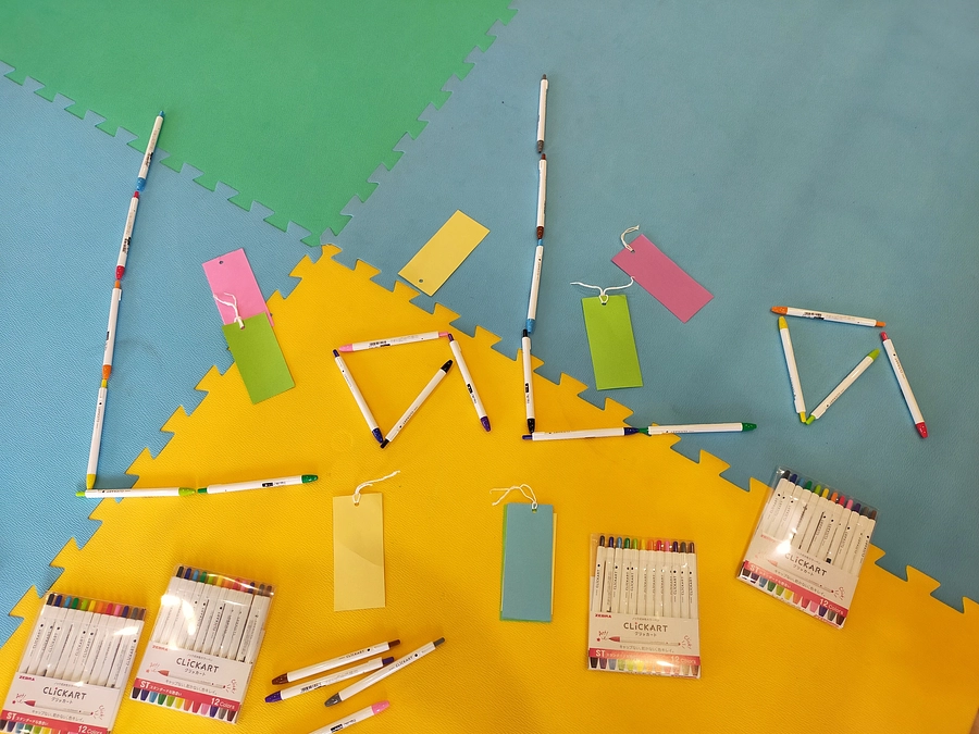 ゼブラ株式会社さまより水性ペンをご寄贈いただきました