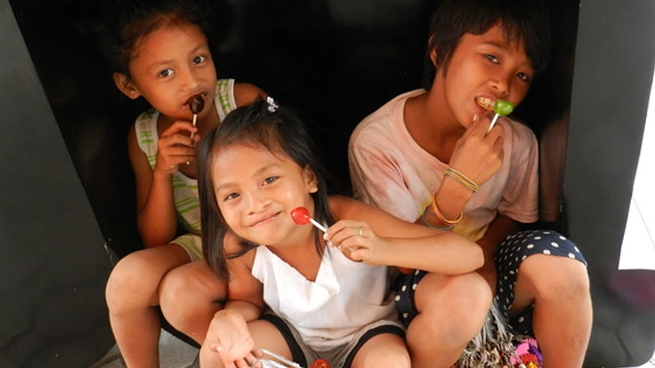 セブ島の物売りをしている13人の子ども達に毎日の給食と学びの場を！