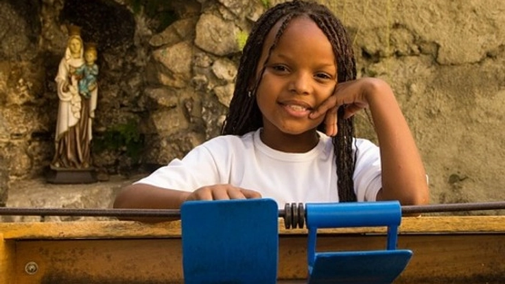 路上生活をするブラジルの子ども達が使うサッカー場を建設します