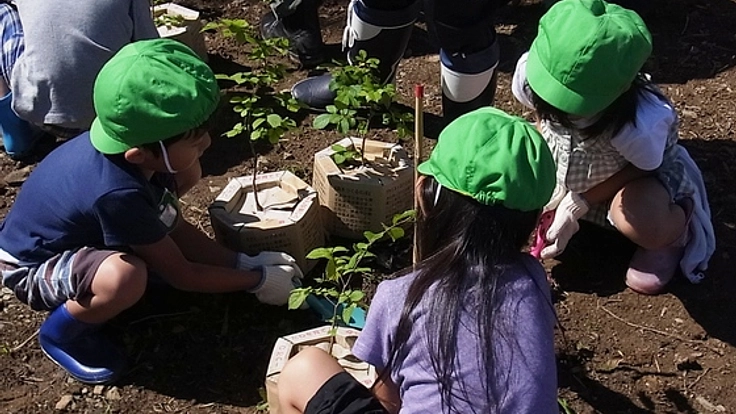 子供達と一緒に1万本の木を植え、守り育てる大切さを伝えたい！
