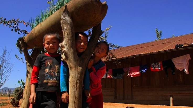 クラスター爆弾の問題を知ってもらう漫画の英語版を製作したい