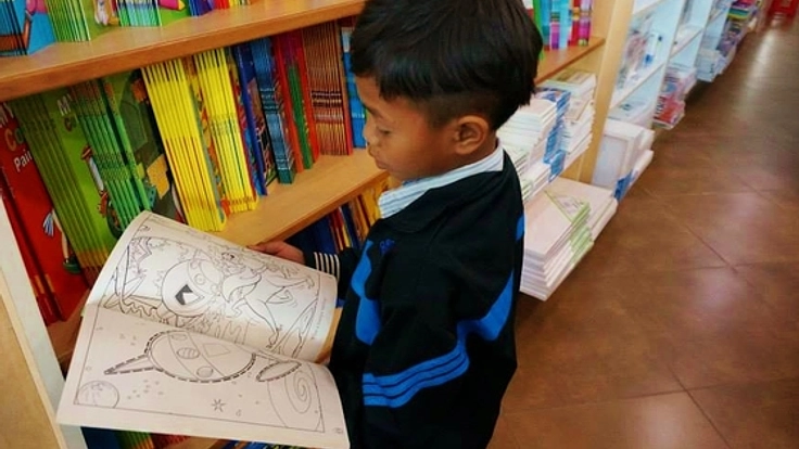 カンボジアの孤児院の子供たちに、「小さな図書館」を贈りたい！