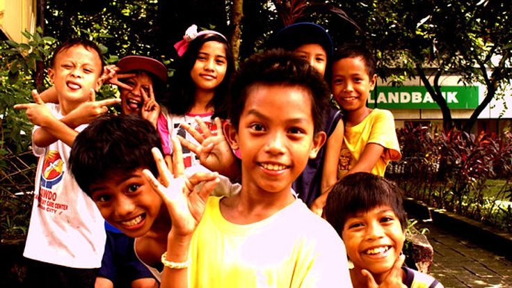 ストリートチルドレン30人に食事を届ける「給食プロジェクト」