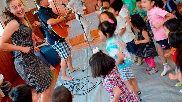 神戸市灘区の小学校にアーティストが出かける出張授業がしたい！