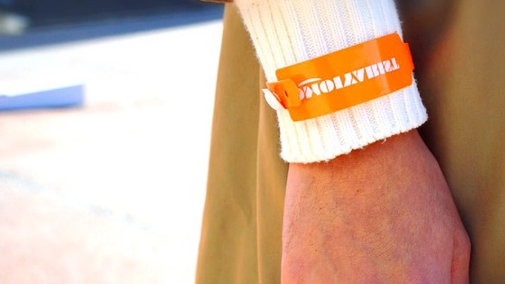 リストバンドで思いを行動に！外国人への思いやりを増やしたい！