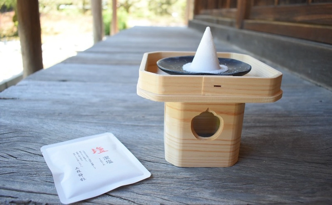 お清めのお塩＋お皿＋お守り＋切絵御朱印