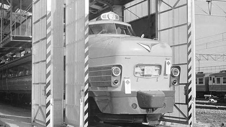 国鉄ボンネット型特急電車クハ489-501にサンタスカートを贈ろう!