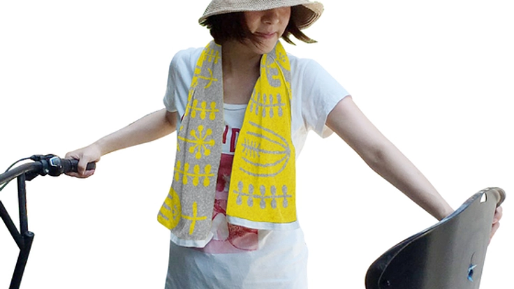 もう毎日手放せない!お洒落マフラータオルをママとパパの日常に