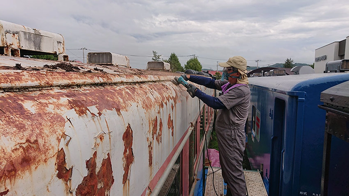 9月19日、キハ27の修復作業を開始しました！