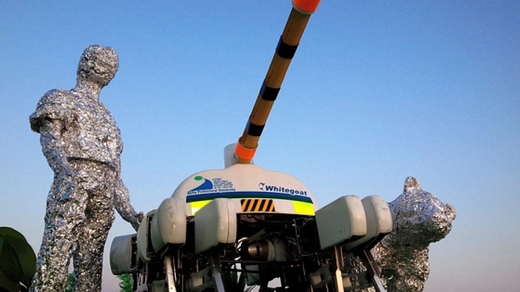 動物も人も守れ！人里を巡回する「動物型ロボットかかし」開発