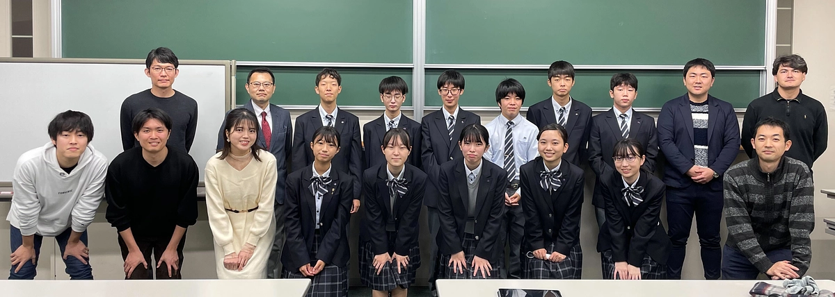 体験型授業「光で楽しむ化学」を行いました