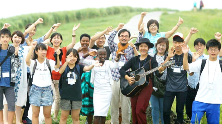 未来の五大陸合唱団、伊東で笑顔の交流祭!歌で世界がつながる!