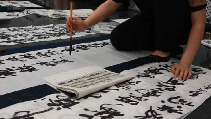 カンボジアに芸術の楽しみを！