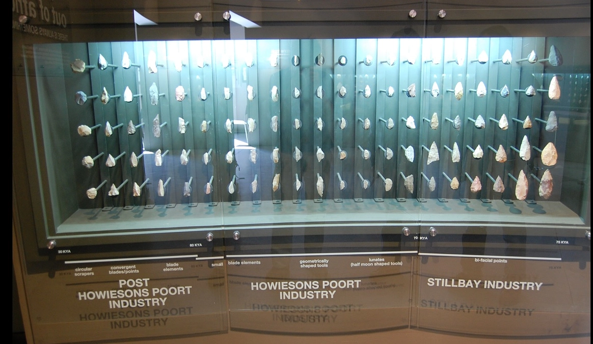 オリジンセンターにおける石器の展示（２００７年と２０２３年の比較）