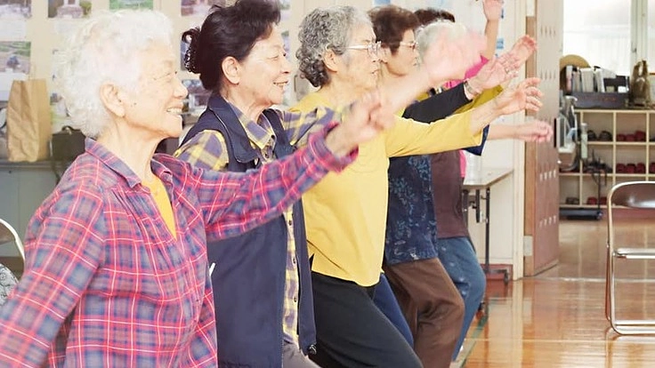 長寿の村でおばあの笑顔を描く、女性長寿100人プロジェクト