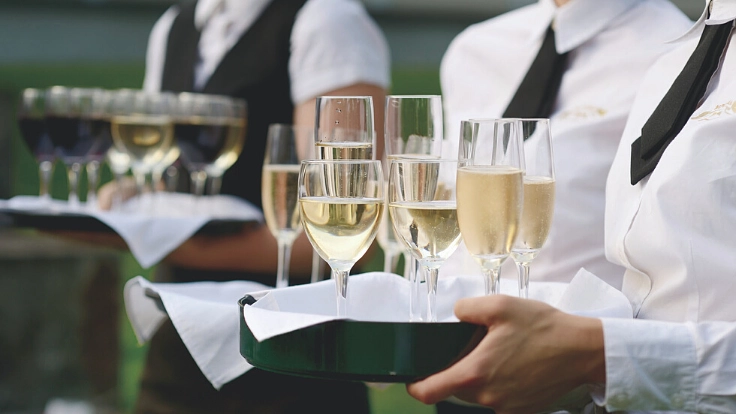 ホテルやレストランに日々紹介されていた配ぜん人を救済したい