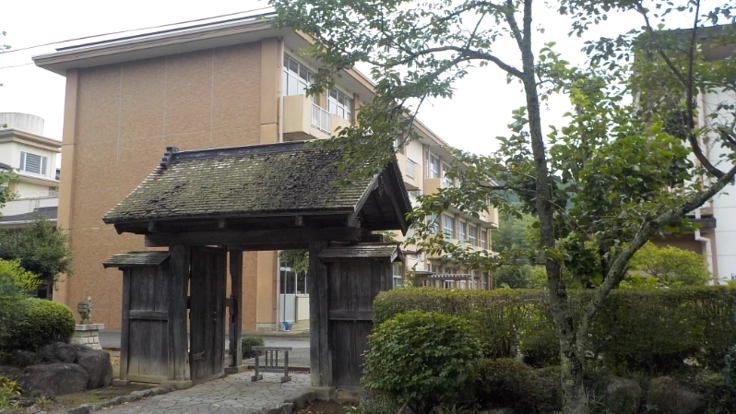 黒羽小学校のシンボル「侍門」を地元大工さんに修復させて!