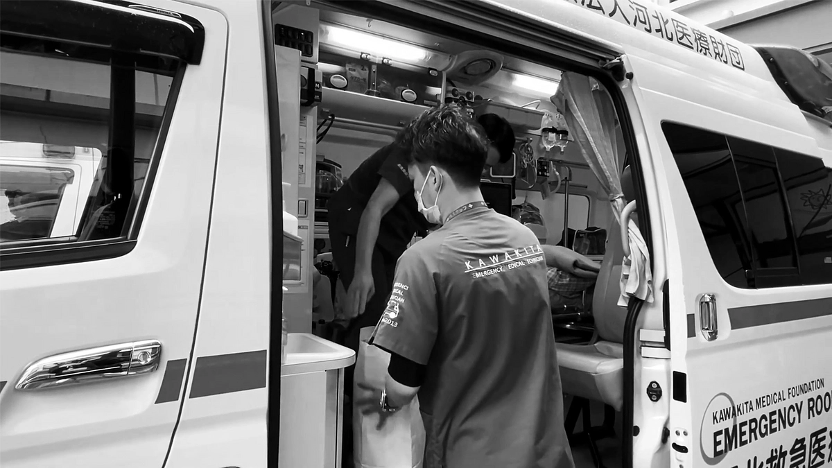病院で働く救急救命士に密着!