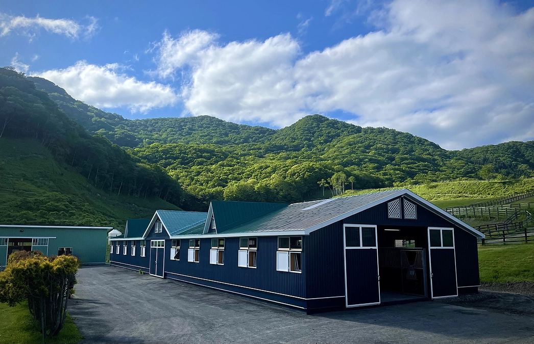 新厩舎完成の竣工式が執り行われました。