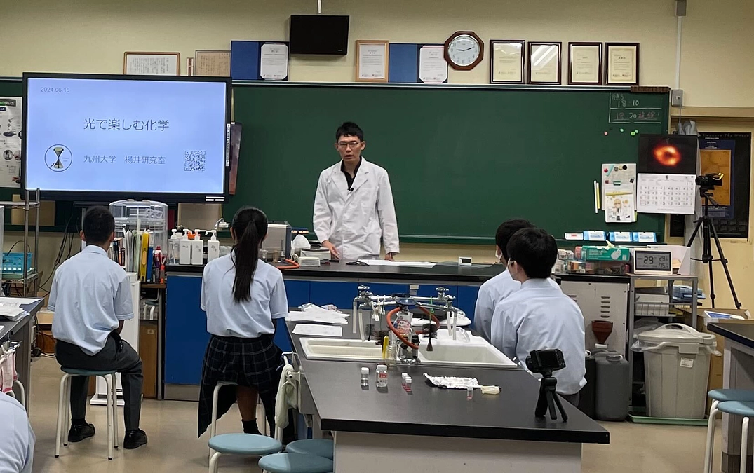 フォトン・アップコンバージョンに関する出前授業と動画撮影を行いました！