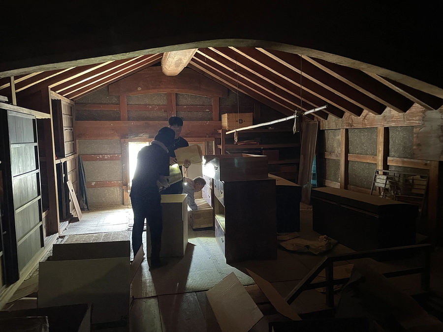 「つながり学芸員」のおふたりとともに旧家へ古文書回収！